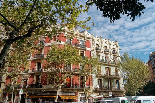 Eixample eviction of mother and daughters halted