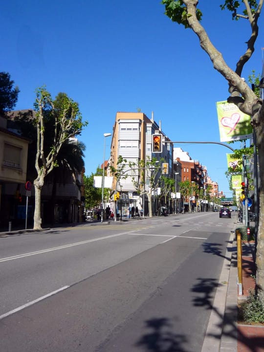 A view of Plaça Santa Magdalena in Esplugues de Llobregat, where one of the Citizen Attention Points is located for electoral roll consultations.