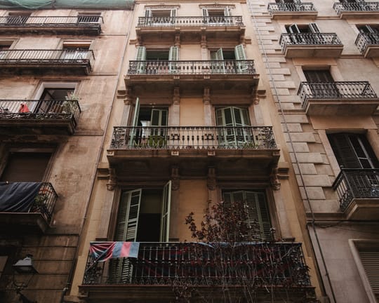 Family Evicted on Rambla Amid Police Deployment
