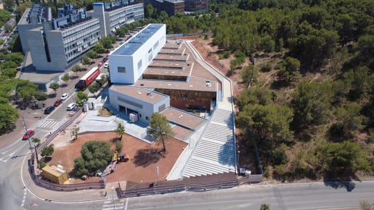 Exterior view of the new CAP Can Ribes - Ernest Lluch healthcare centre in Gavà, a modern single-storey building with glass façades and surrounding green space.