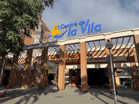 Barcelona keeps Vila Olímpica centre purchase option open