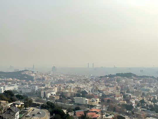 7 in 10 Barcelona schools exceed EU 2030 pollution limits