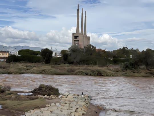 Homeless Flee Besòs Floods, Seek Shelter Under Bridge