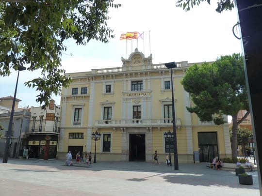 L'Hospitalet Launches Phone Help for Digital Tasks