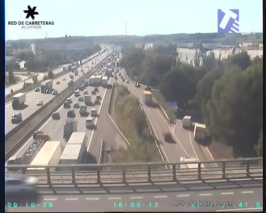 Two Accidents Cause Major Delays on AP-7 Near Barcelona