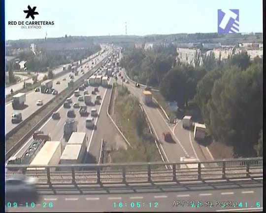 Two Accidents Cause Major Delays on AP-7 Near Barcelona