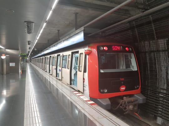 TMB to Add Trains on Lines 1 and 5 from 15 Oct