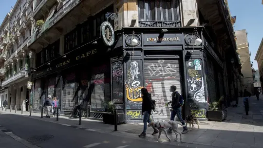 Iconic 1970 Barcelona Café Replaced by Irish Pub
