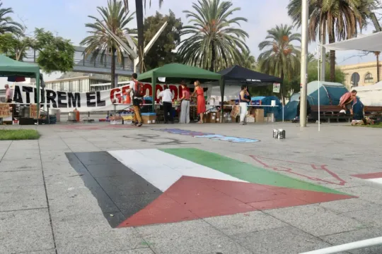 Pro-Palestine camp at Drassanes grows to 300 people and 80 tents