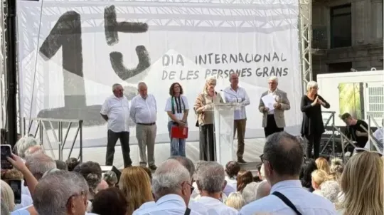 600 seniors protest ageism at Plaça Sant Jaume