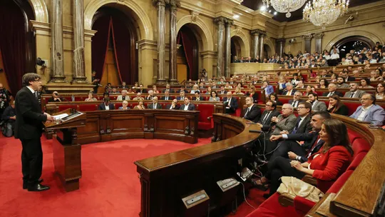Puigdemont Urges Independence Movement to Exploit Spanish Crises