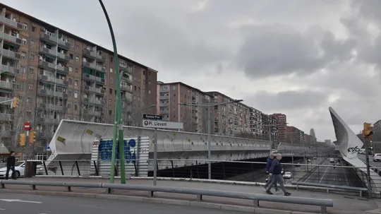 A 1984 public housing block on Gran Via de les Corts Catalanes in Sant Martí, Barcelona, showing visible exterior wear and structural concerns.