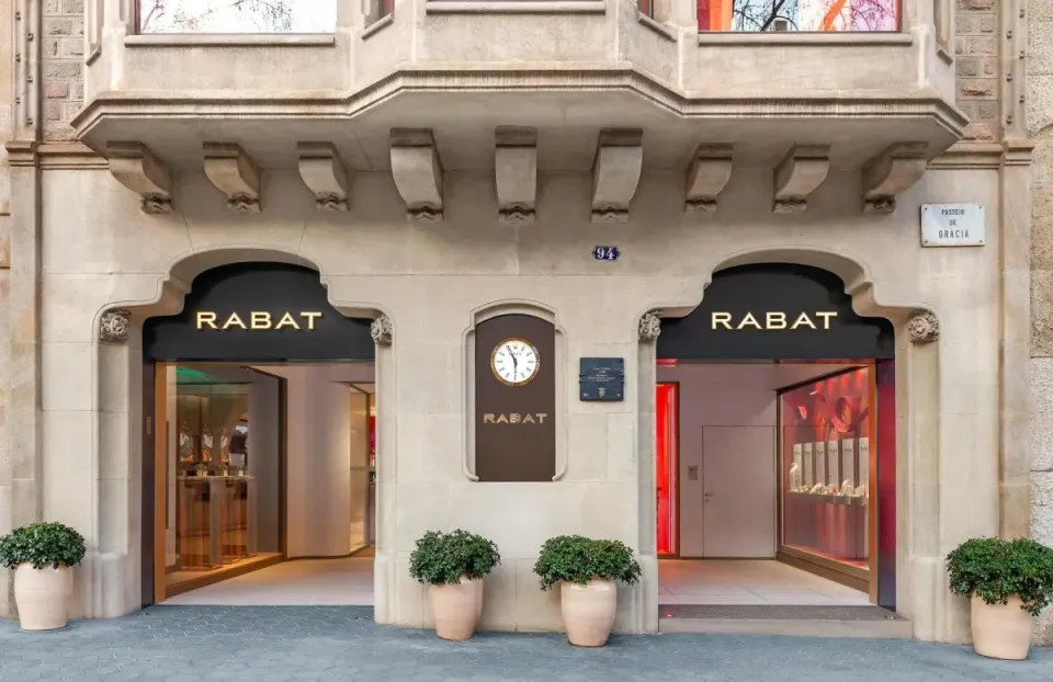 Gràcia’s Transformation: €1m Plaza Revamp, Luxury Expansion