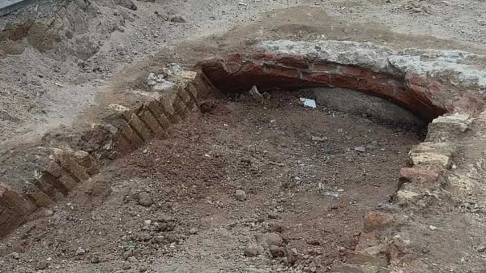Civil War Shelter Found Under Hostafrancs Street