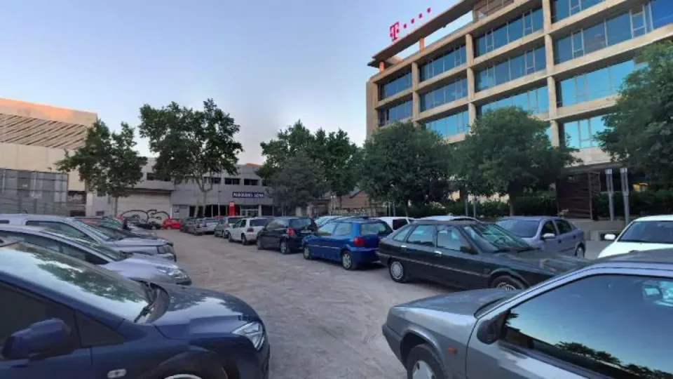 Tísner Square Transformation: New Sports Hub for Poblenou