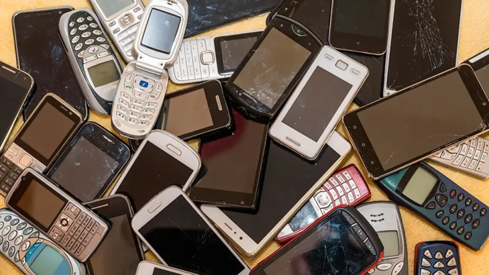 Barcelona Launches New Phone and Cava Bottle Recycling