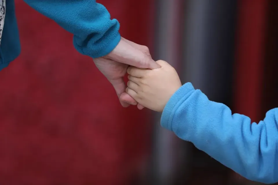 Catalonia Reduces Number of Young Children in Care Centres as Foster Programme Shows Progress
