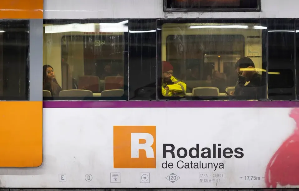 Cable Theft Causes Total Suspension of Rodalies R3 Services as Thousands Delayed