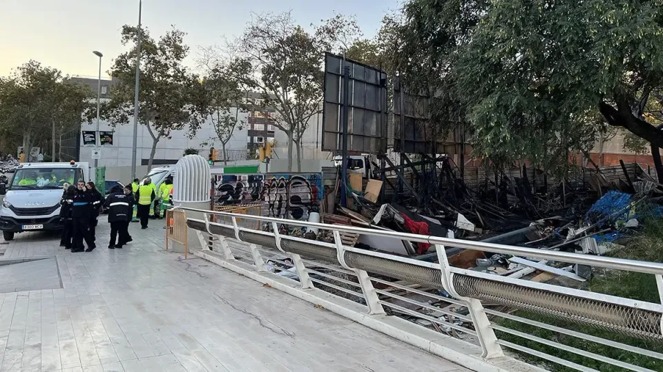 Barcelona Clears Bac de Roda Homeless Settlement Following Blaze and “Extreme Risk” Reports