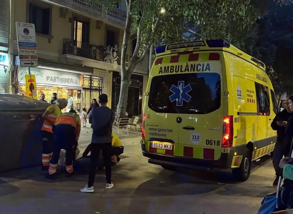 Glovo Cyclist Hits Pedestrian in Wrong-Way Crash