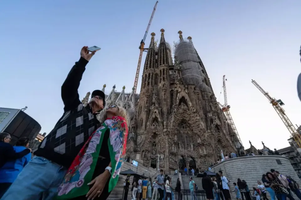 Barcelona to Give 15M Tourists Catalan Language Guides