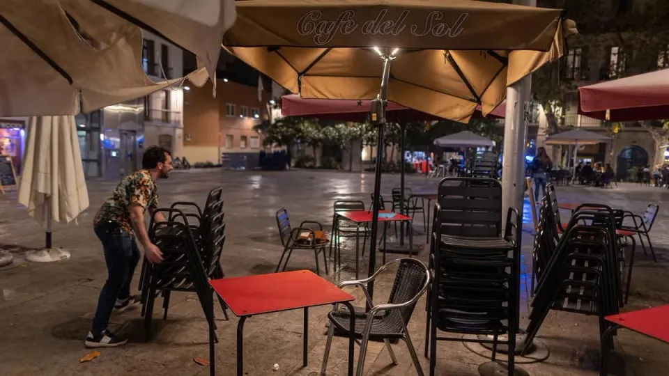 Barcelona Terraces Win Late Hours in Court Battle