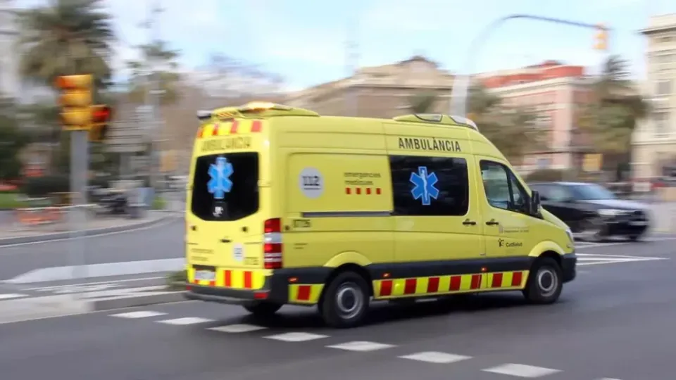 A young motorcyclist has died following a crash on the B-10 motorway near Sant Adrià de Besòs.