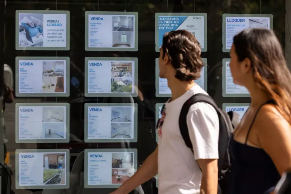 Generalitat inundated with 3,000 requests for flat deposit aid in just two months