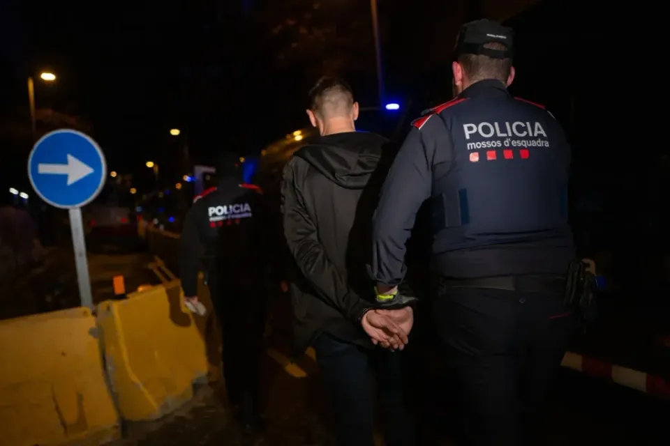 Eixample residents intervene to catch repeat mobile phone thief