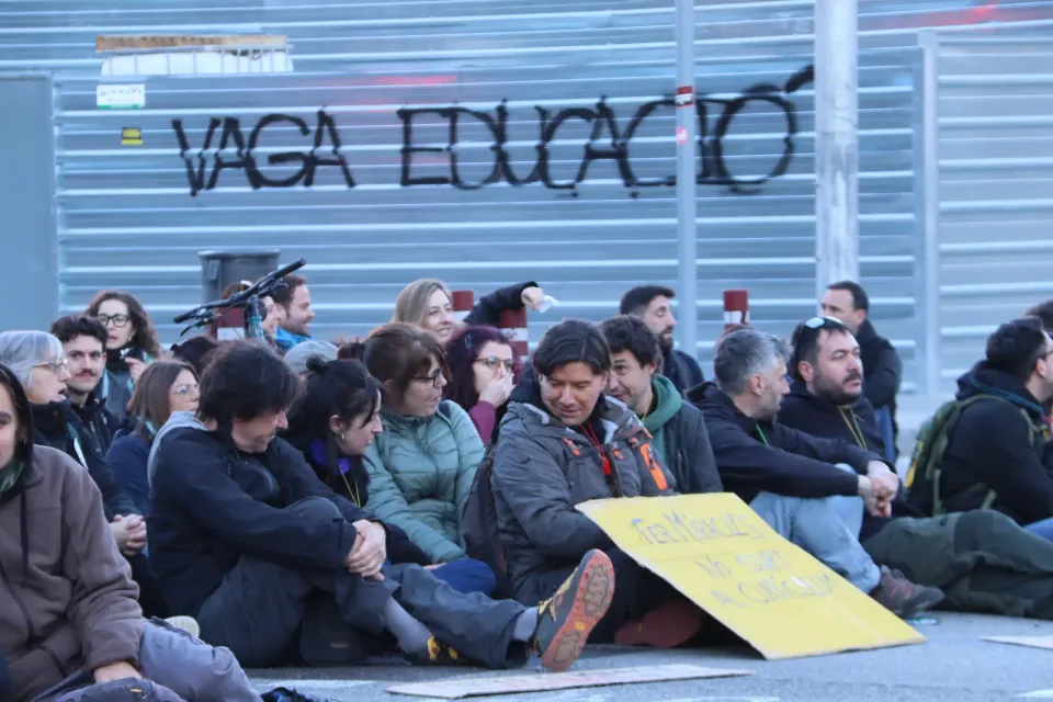 Catalan Teachers Strike, Block Barcelona Roads Over Pay