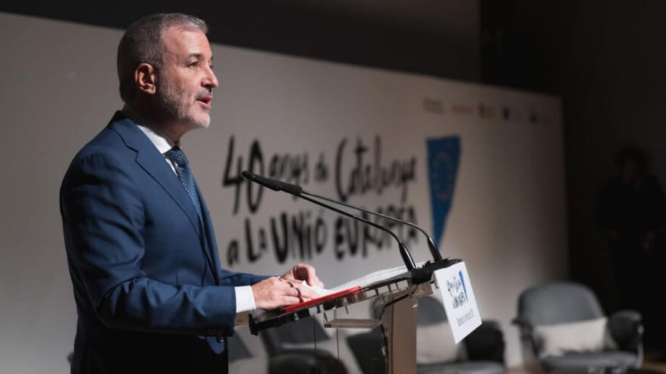 Barcelona Mayor Jaume Collboni speaking at a podium during Europe Day celebrations.