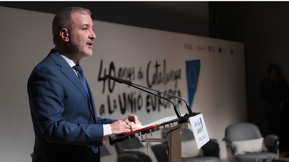 Barcelona Mayor Jaume Collboni speaking at a podium with the European Union flag in the background during Europe Day celebrat