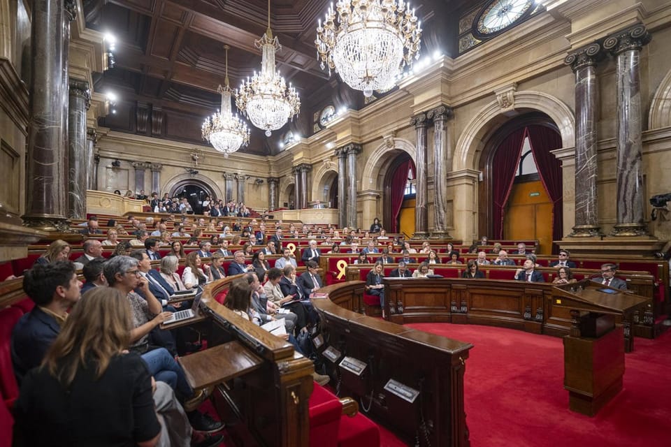 El Parlament exigeix trens més ràpids entre Tarragona, l'Ebre i Barcelona