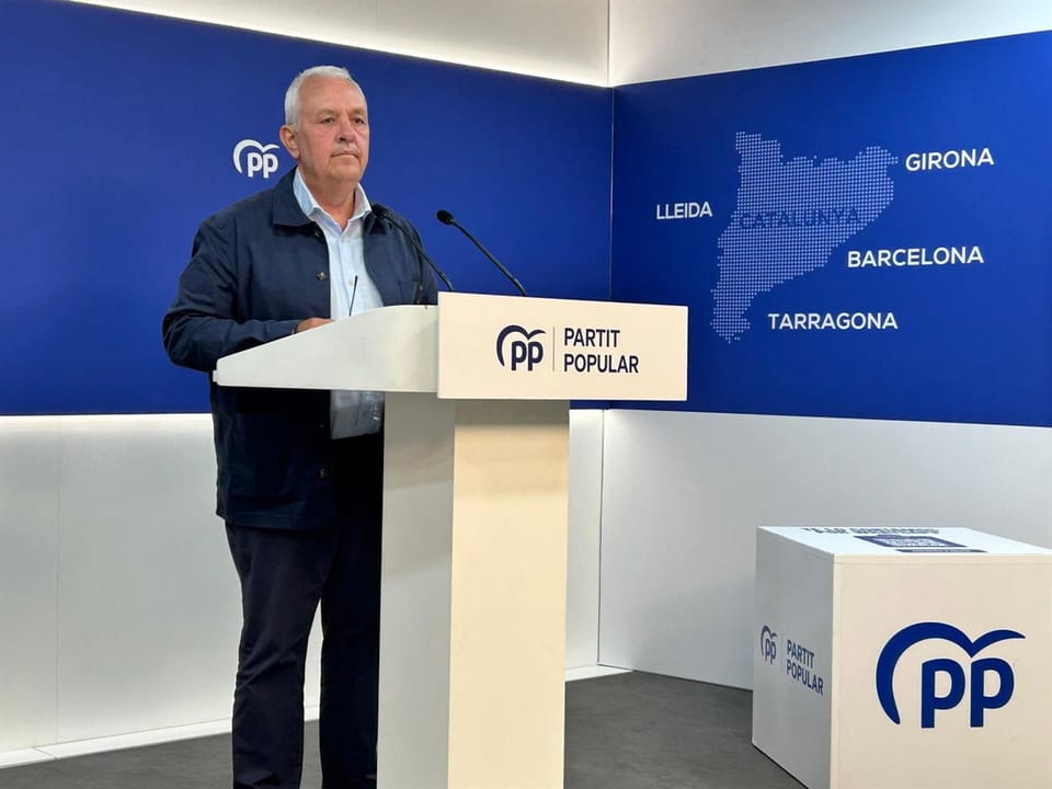 Santi Rodríguez, Secretary General of PP Catalonia, speaking at a press conference