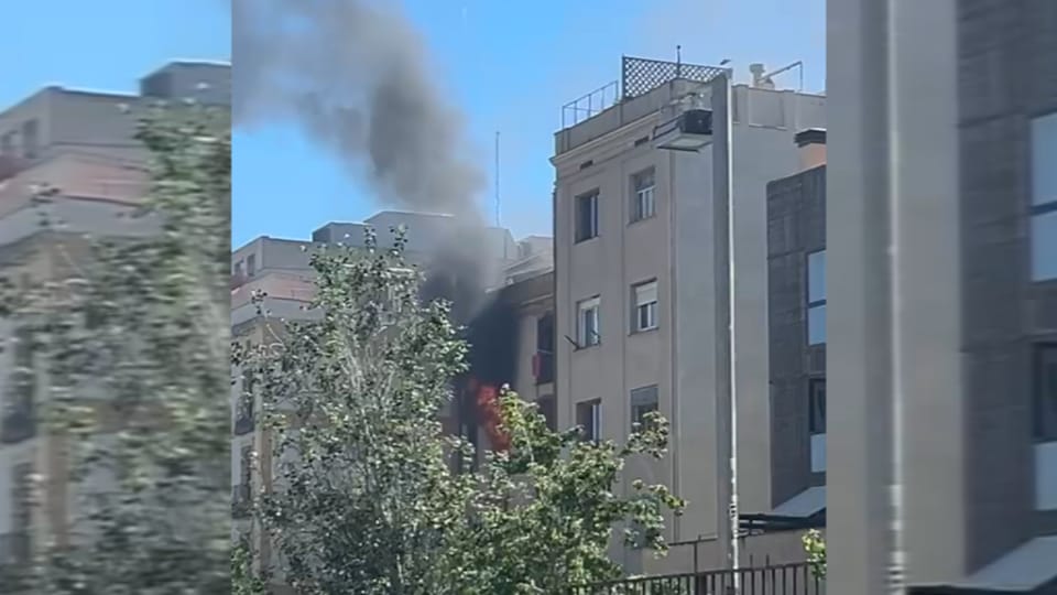 Incendio en El Raval: Ocho personas atendidas por inhalación de humo en Barcelona