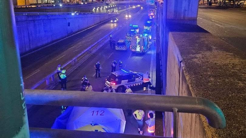 Emergency services at the scene of an incident on Gran Via in Barcelona