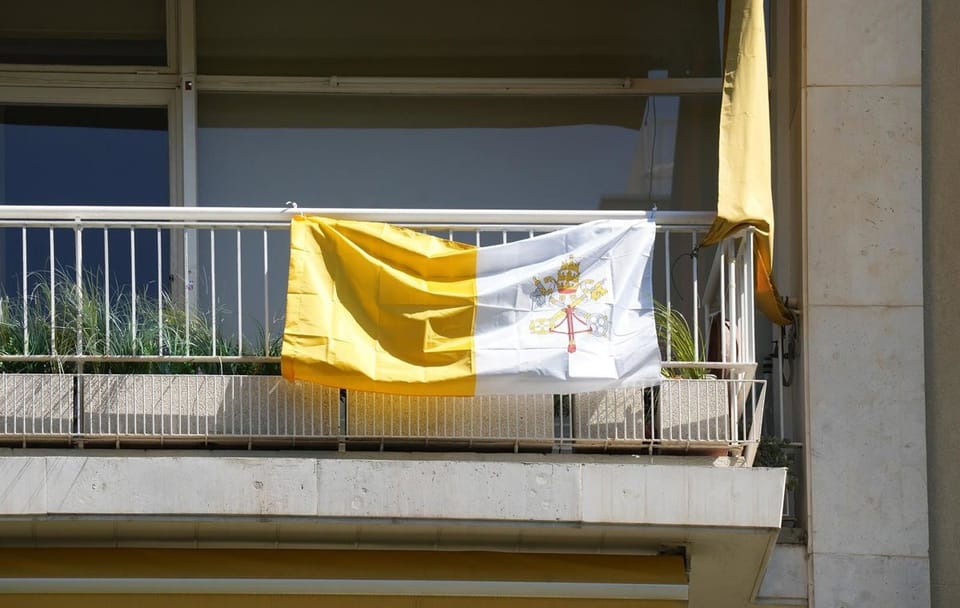 Personalidades catalanas piden al Papa que rece en catalán