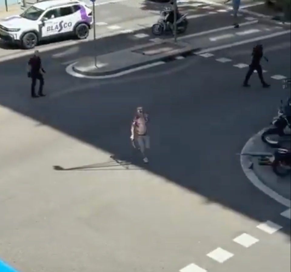 Man Arrested in Sarrià-Sant Gervasi for Knife Threats