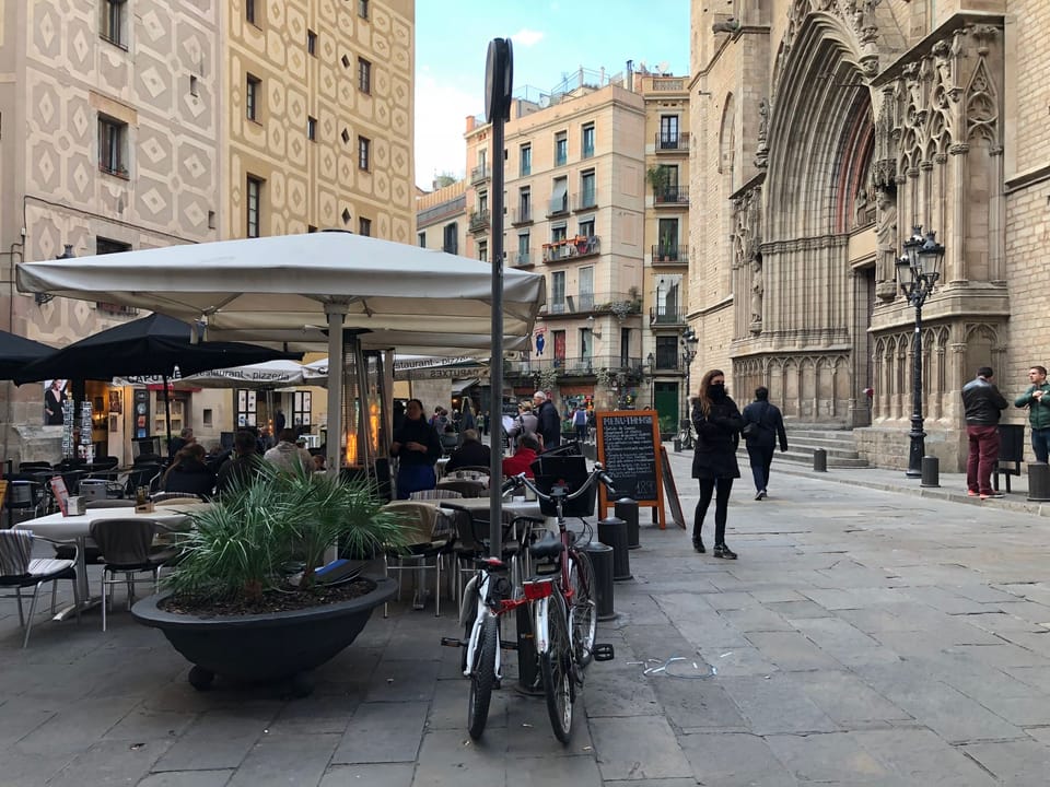 Barcelona Residents Stop High-End Watch Theft, Detain Thief