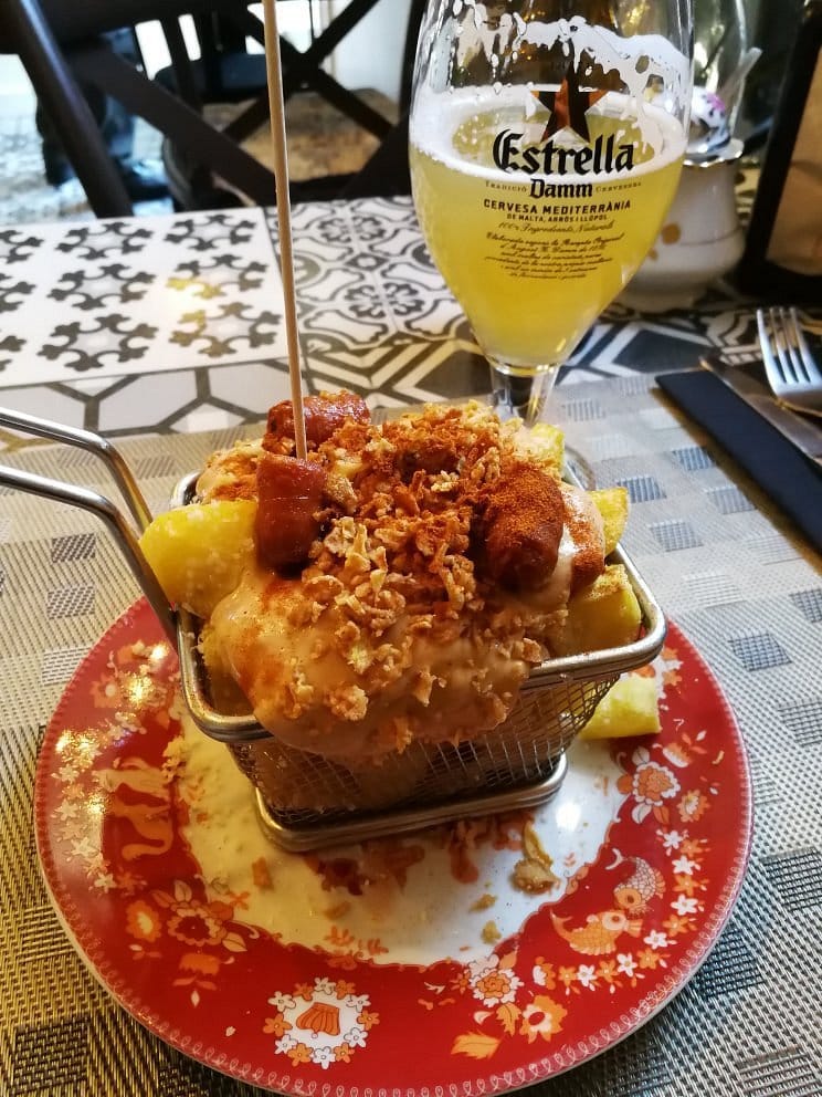 Exterior street view in l'Esquerra de l'Eixample, Barcelona, where Le Petit bar-cafeteria is located and praised for its patatas bravas.