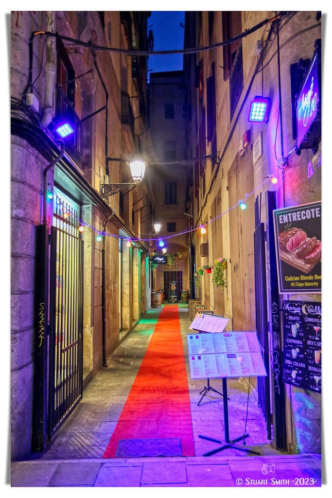Barcelona removes illegal Gothic Quarter terrace again