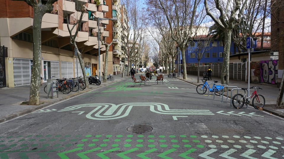 School entrance in Catalonia on the first day of term, with the planned 8 September teachers' strike affecting classes.