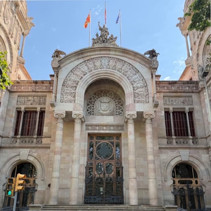 The former B9 municipal school building in Badalona, the site of the December 2025 eviction upheld by the TSJC.