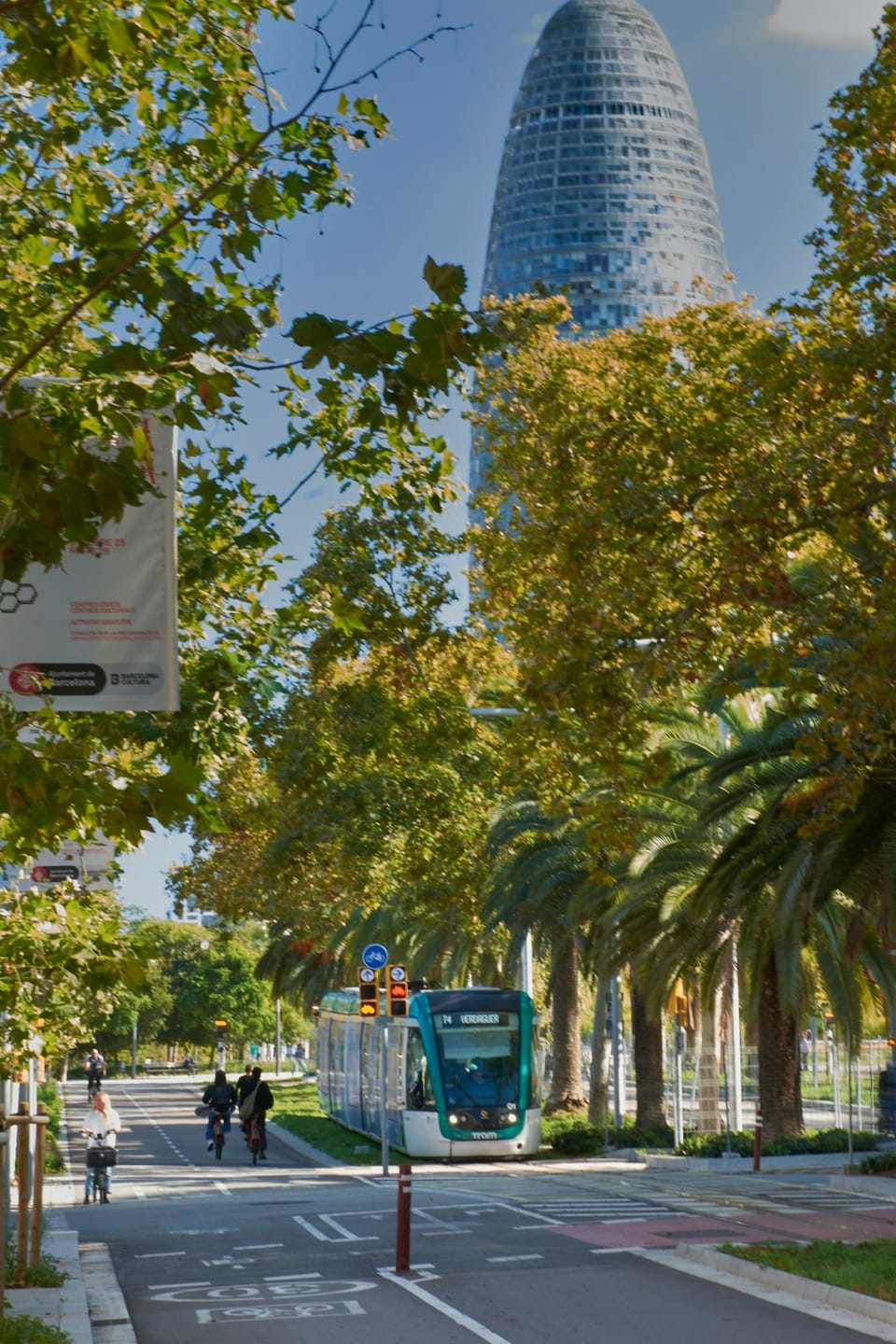 Tram travelling along Avinguda Diagonal in Barcelona near the section linked to the Verdaguer and Francesc Macià extension project.