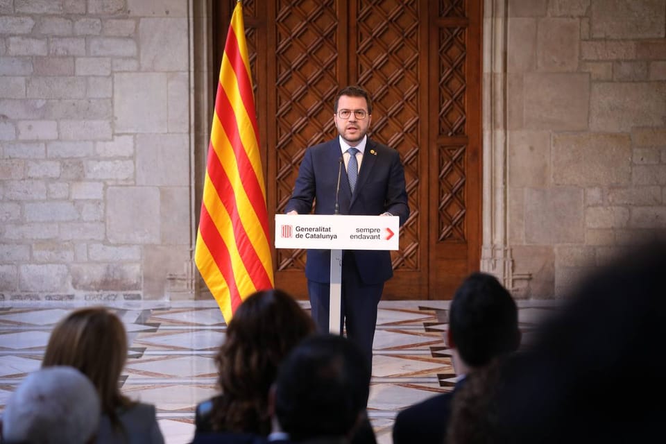 Illa praises Aragonès at archive handover