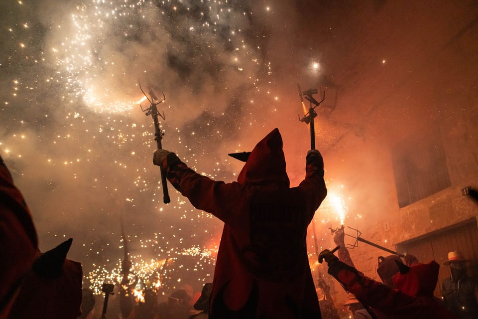 10 fire groups draw crowds at Terrassa correfoc