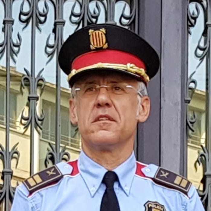 Salvador Illa visits the Mossos d'Esquadra central complex in Sabadell.