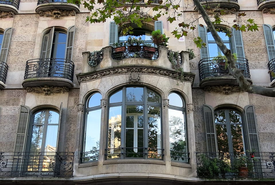 A balcony-crowned oriel, Barcelona