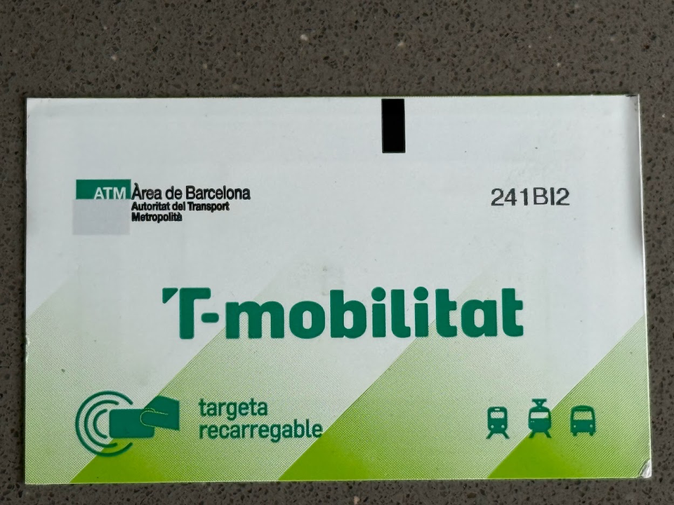 A photo montage shows three T-Mobilitat travel-card supports used on Barcelona’s metro network.