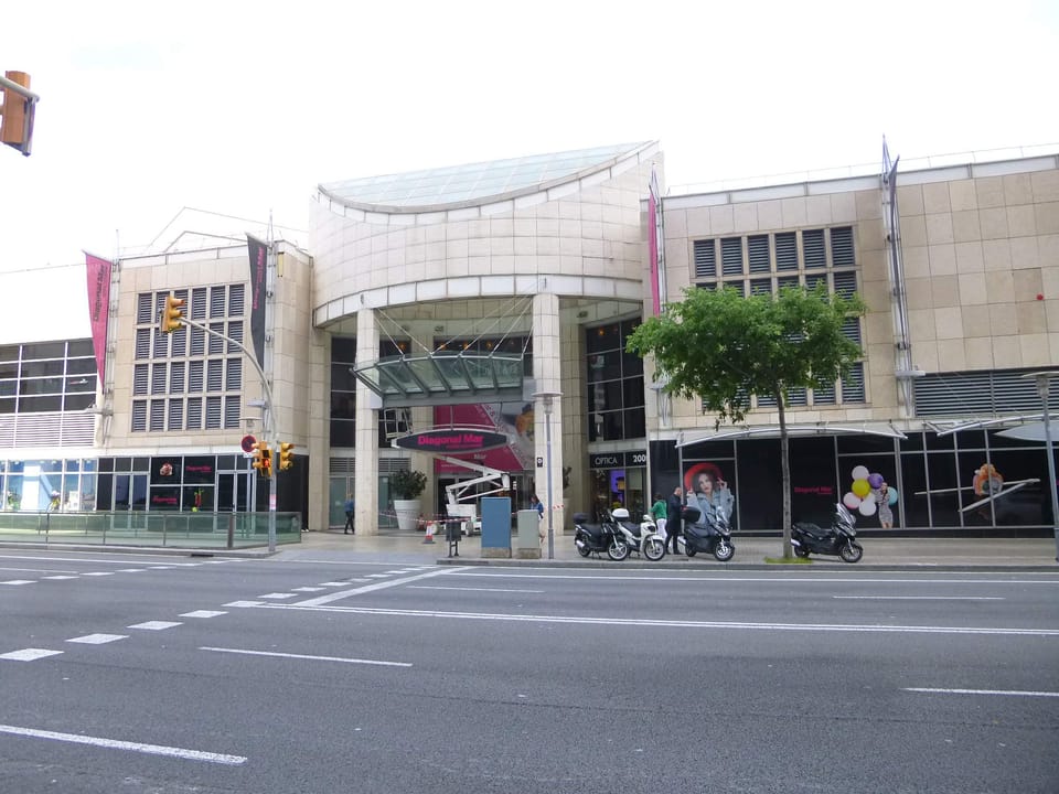 Mossos investigate ram-raids at Barcelona retailers
